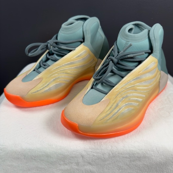 Yeezy Quantum ‘Hi-Res Coral’ | Size 11M | VNDS - Picture 4 of 16